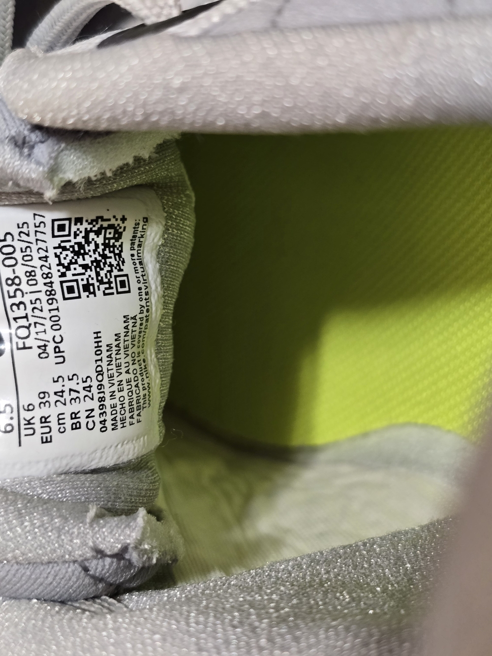 Nike Air Winflo 11 GORE-TEX Waterproof Running Shoes - Picture 4 of 5
